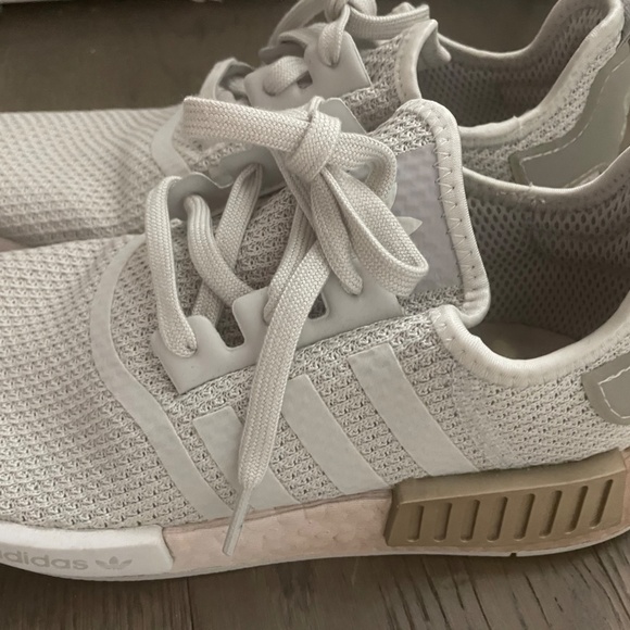 Authentic Adidas grey and gold sneakers size 9 unisex - Picture 4 of 9